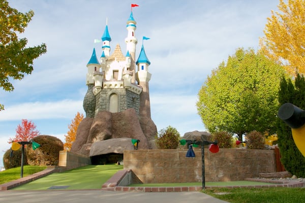 Wild Island Family Adventure Park das einen Fahrten und Park