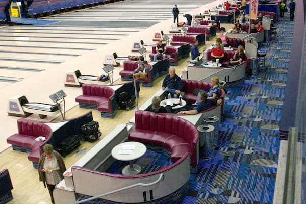 National Bowling Stadium mettant en vedette épreuve sportive et vues intérieures