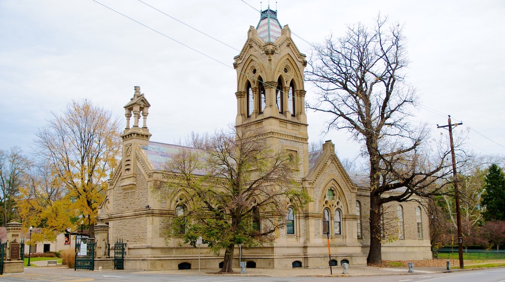 Spring Grove Cemetery featuring a memorial, heritage architecture and a cemetery