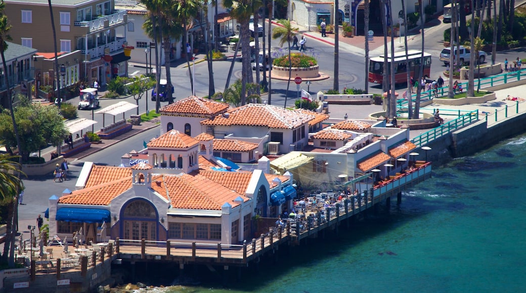 Isla Catalina que incluye una ciudad costera