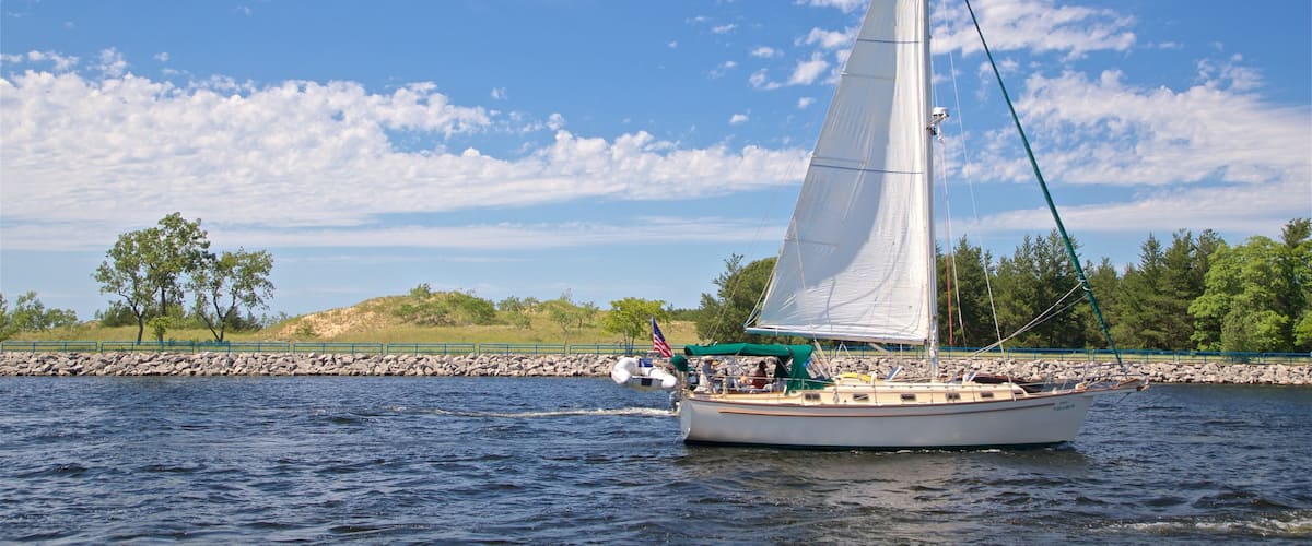 Muskegon que inclui vela