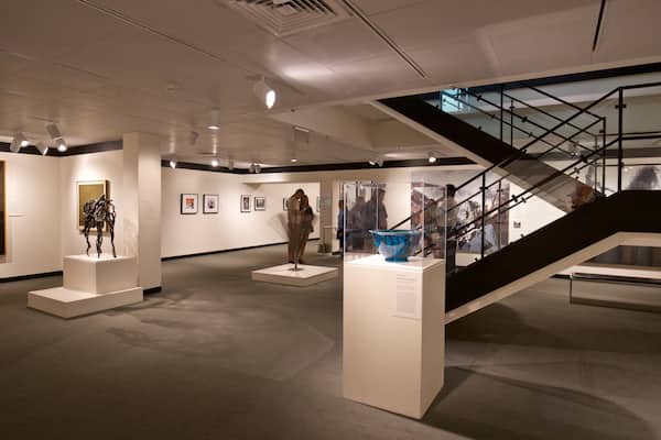 Kalamazoo Institute of Arts welches beinhaltet Innenansichten und Kunst