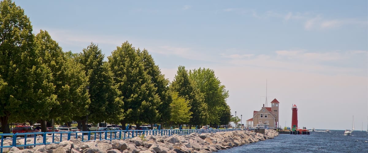 Muskegon que incluye vistas generales de la costa