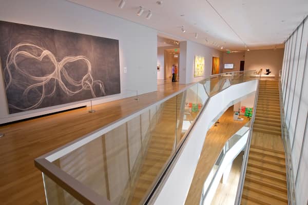 Grand Rapids Art Museum mettant en vedette vues intérieures et art