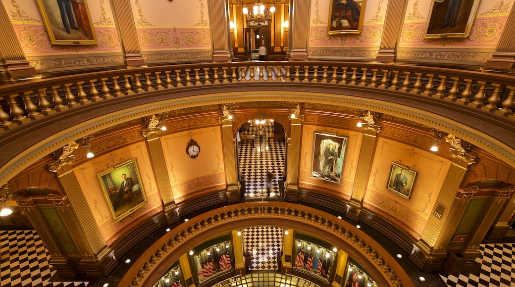 Capitólio Estadual de Michigan que inclui elementos de patrimônio, vistas internas e arte