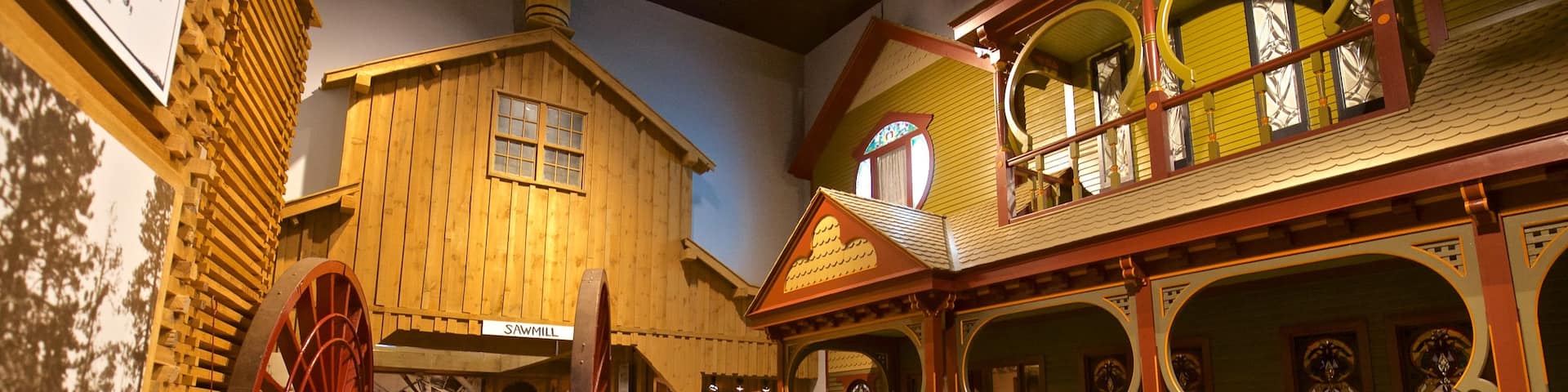 Michigan Historical Museum que incluye vistas interiores