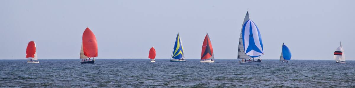 Holland das einen Segeln und allgemeine Küstenansicht