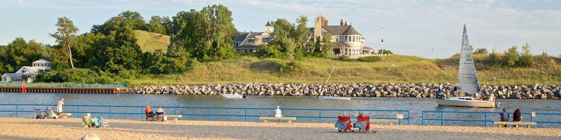 Parc d\'état de Holland mettant en vedette une plage et paysages cÎtiers aussi bien que un couple