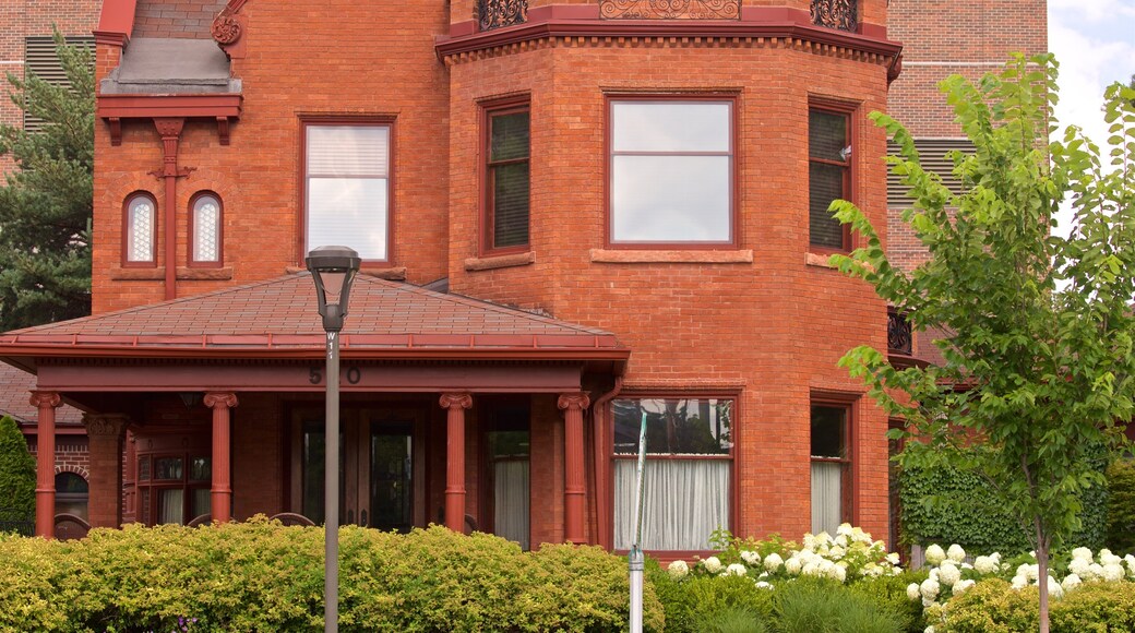 Herrmann House showing a house