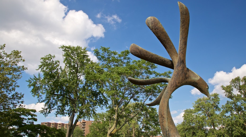 Adado Riverfront Park showing outdoor art