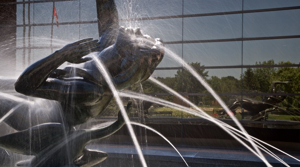 Marshall M. Fredericks Sculpture Museum showing a fountain