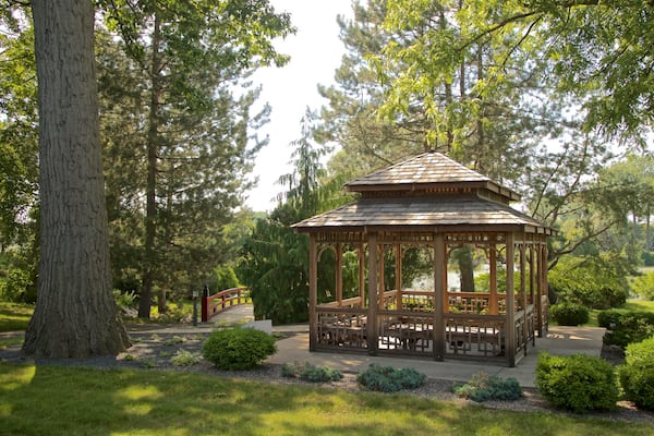 Japanese Cultural Center showing a garden