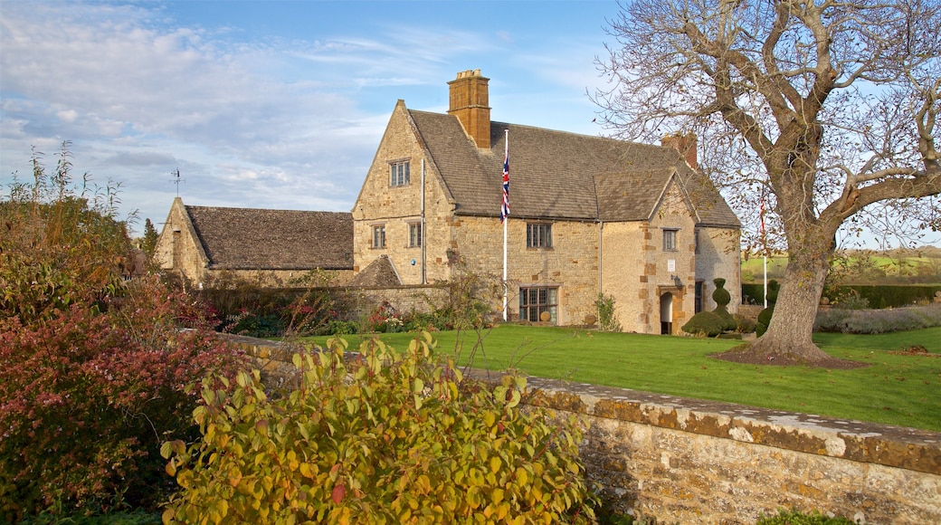 Sulgrave Manor featuring a small town or village