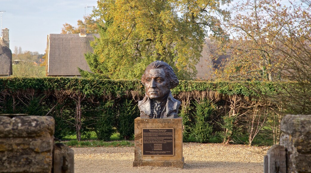 Sulgrave Manor presenterar en park och en staty eller skulptur