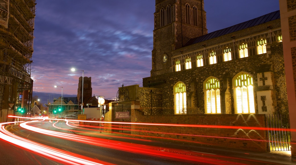 Ipswich mettant en vedette patrimoine architectural, église ou cathédrale et scÚnes de nuit