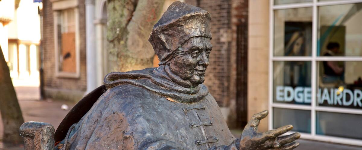 Cardinal Thomas Wolsey Statue showing religious elements and a statue or sculpture