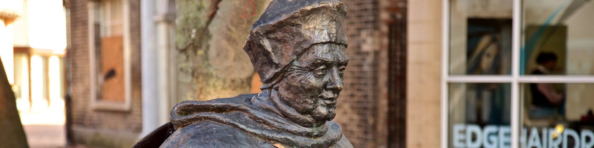 Cardinal Thomas Wolsey Statue which includes a statue or sculpture and religious elements