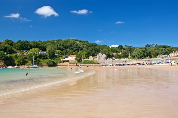 Plage St Brelade\'s Bay montrant vues littorales et plage de sable