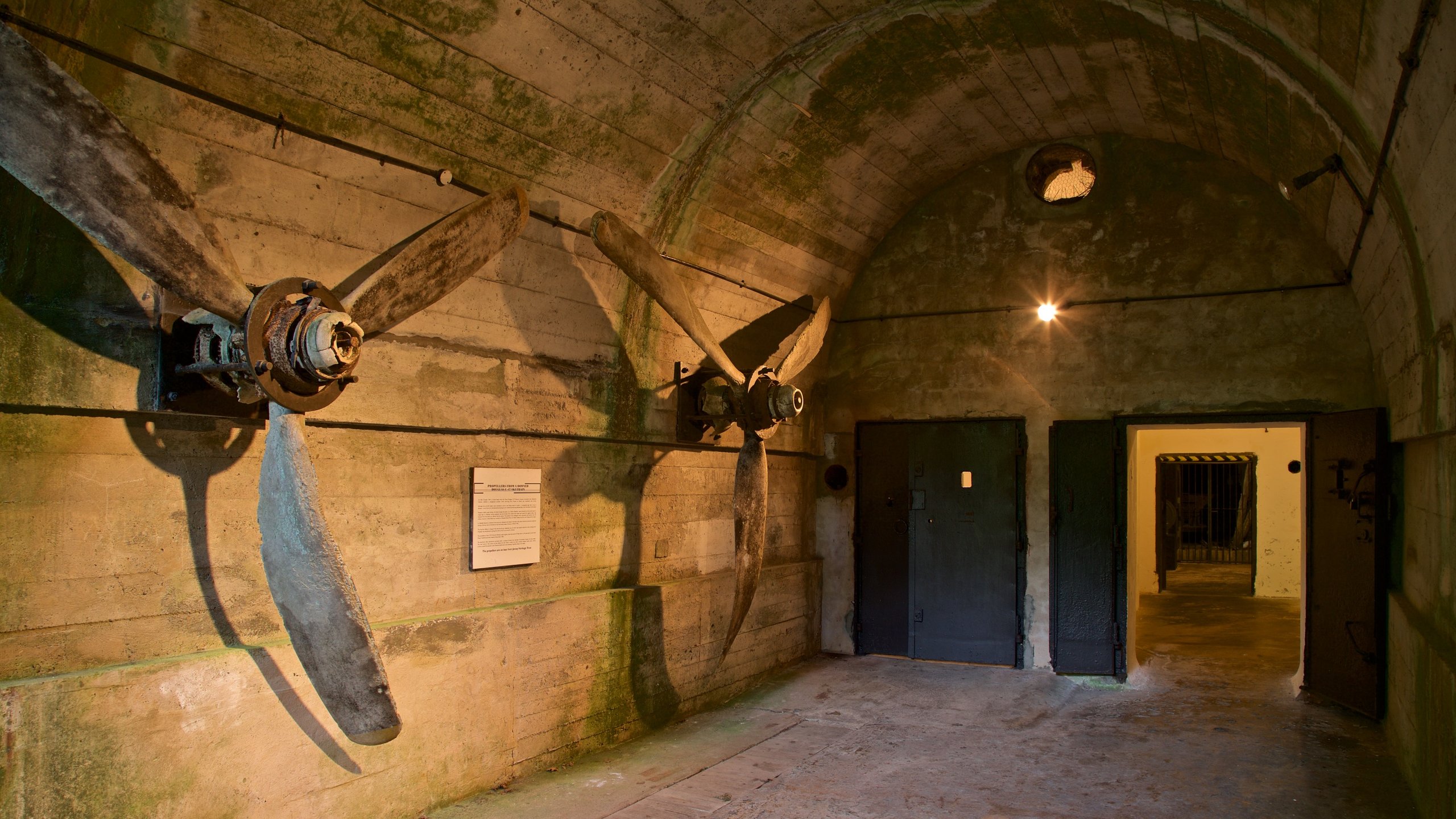 Jersey War Tunnels - German Underground Hospital caratteristiche di vista interna e oggetti d\'epoca