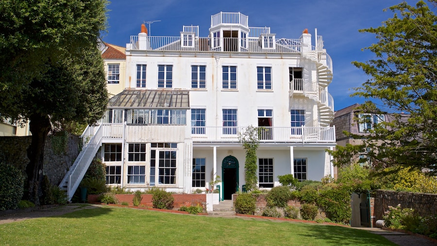Hauteville House showing a house
