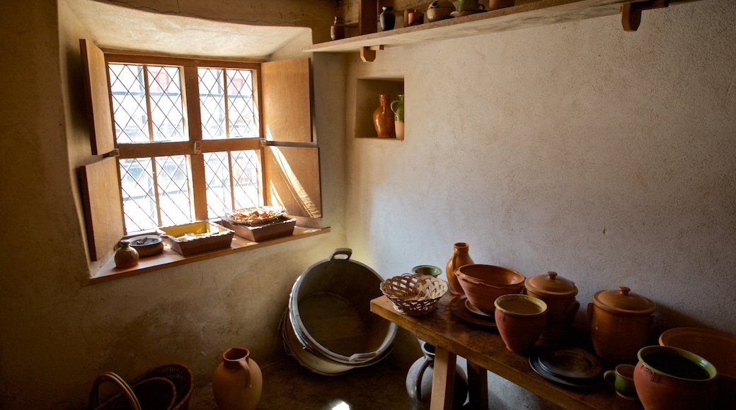 Hamptonne Country Life Museum showing interior views and a house