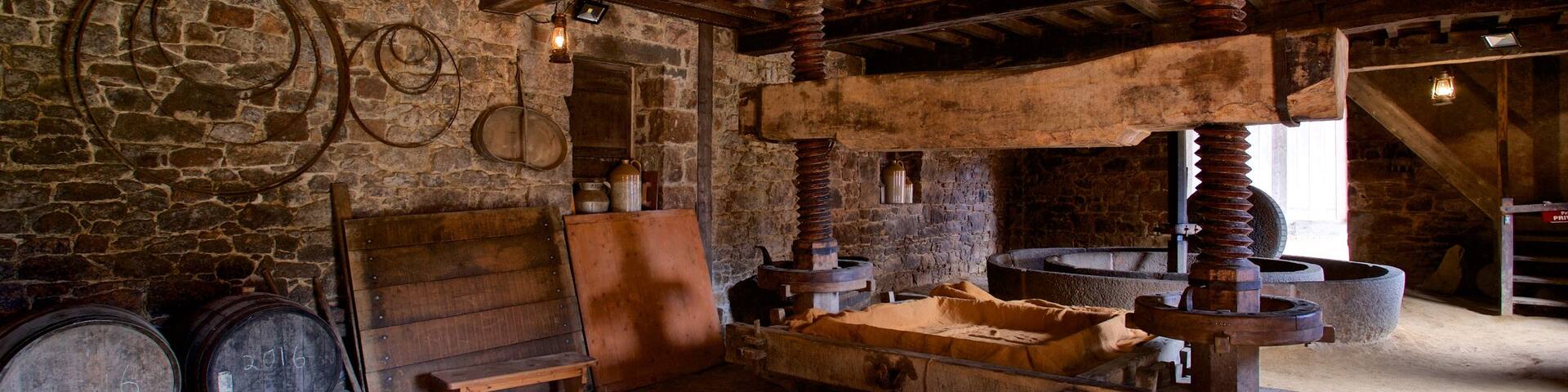 Hamptonne Country Life Museum showing interior views and heritage elements