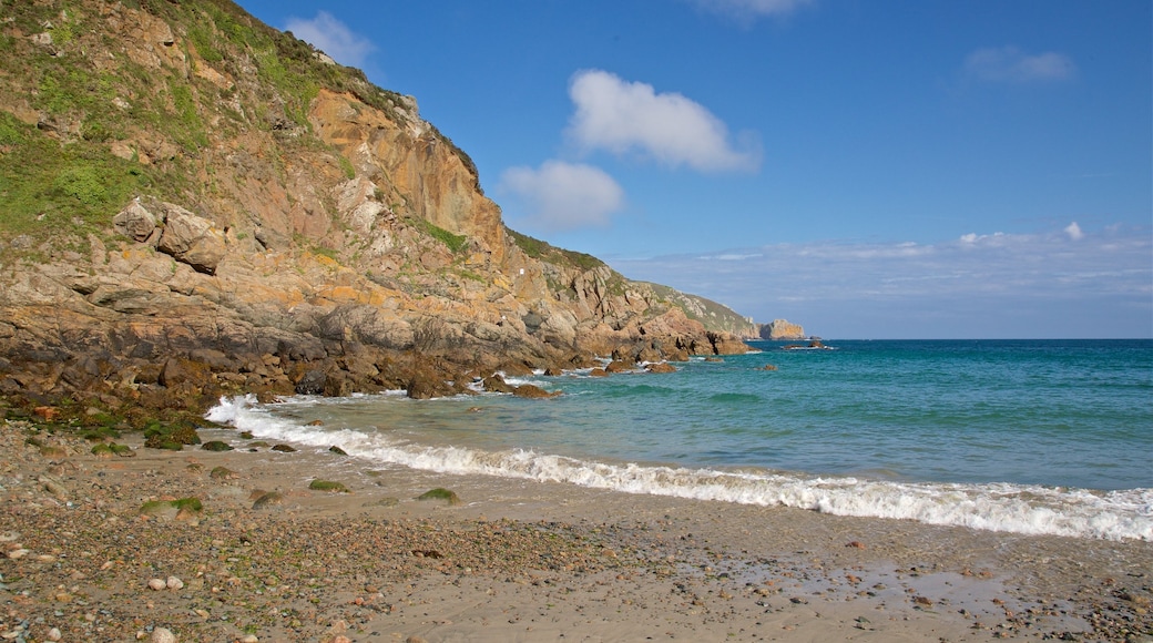 Baie du Petit Bot montrant vues littorales, plage de galets et cÎte escarpée