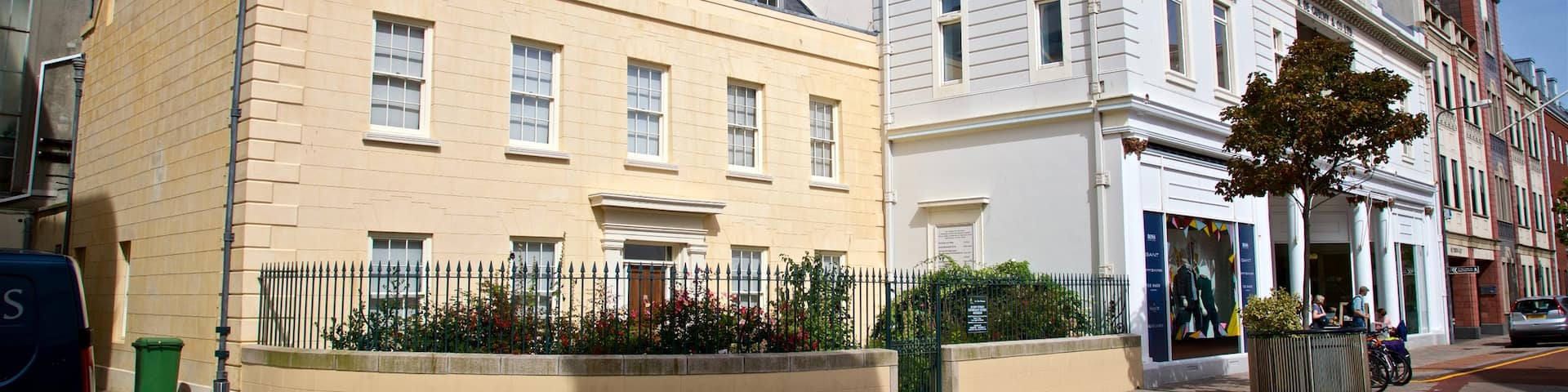 The Georgian House featuring a house