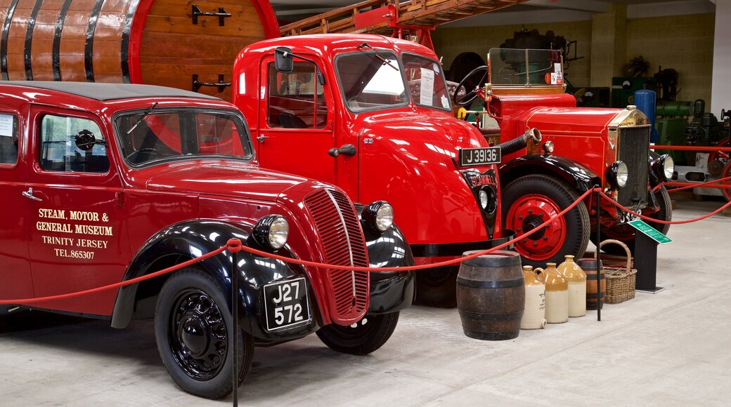 The Pallot Steam, Motor & General Museum mostrando elementos patrimoniales y vistas de interior