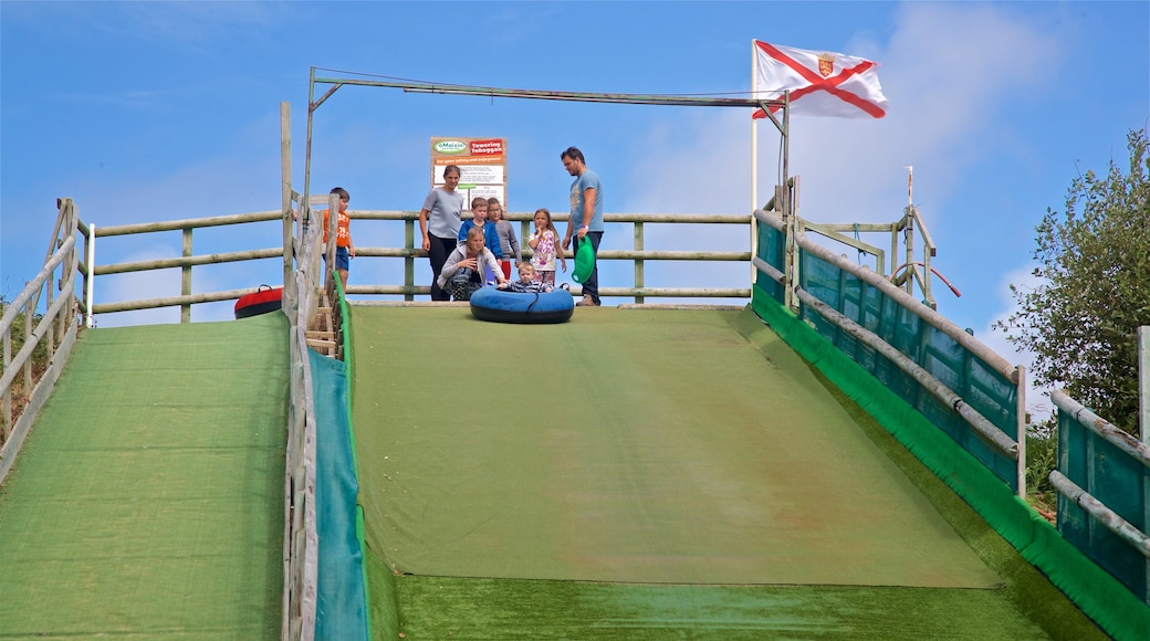 aMazin! Adventure Park & Maze mit einem Wasserpark sowie Familie