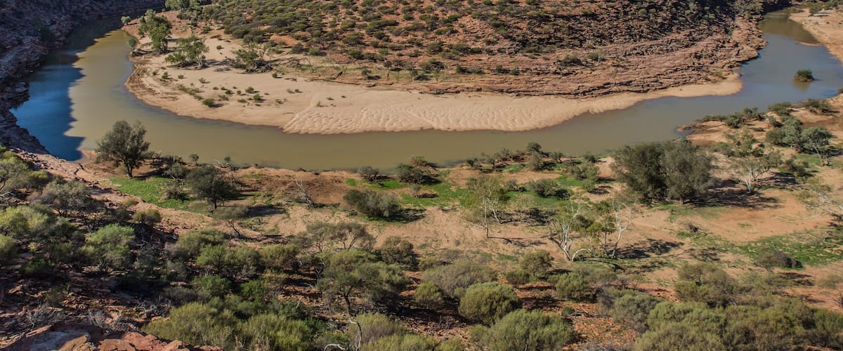 Nambung National Park joka esittää joki tai puro, rauhalliset maisemat ja maisemat