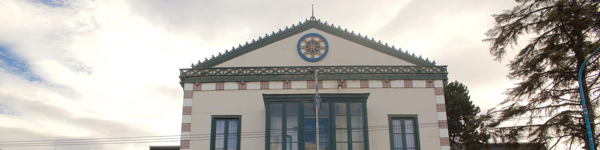 Government House which includes heritage elements