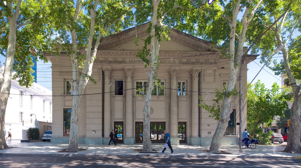 Teatro Independecia mostrando arquitetura de patrimônio