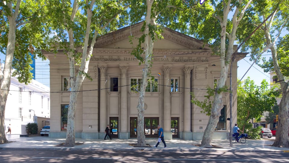 Teatro Independecia which includes heritage architecture