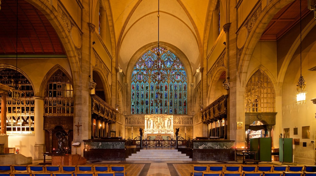 Chelsea showing a church or cathedral, interior views and heritage elements