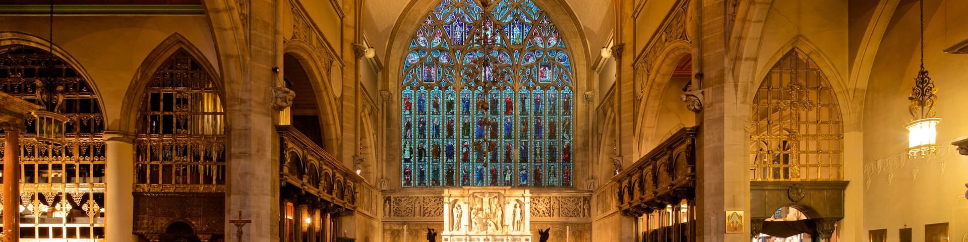 Chelsea showing interior views, a church or cathedral and heritage elements