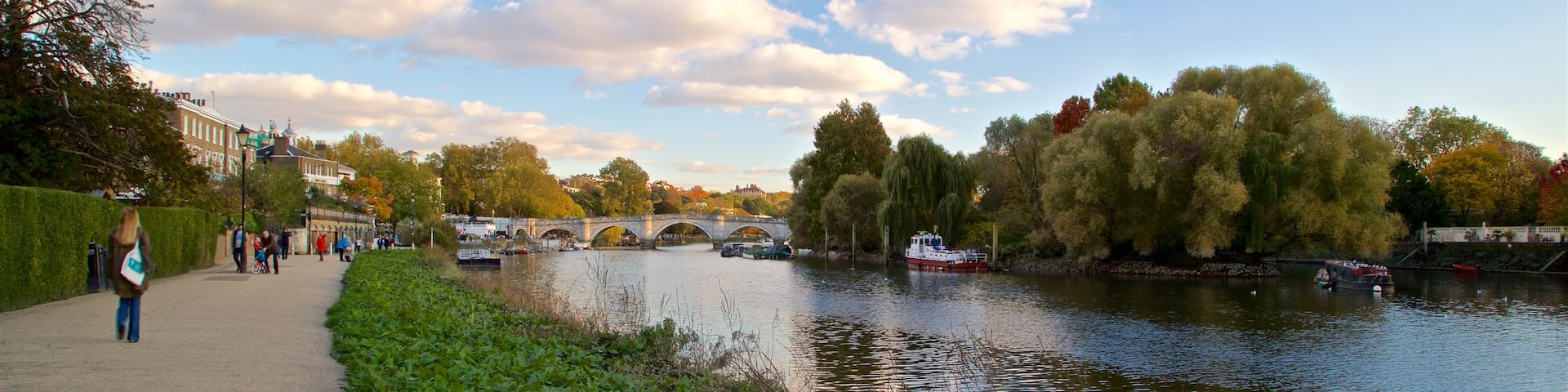 Richmond showing a river or creek
