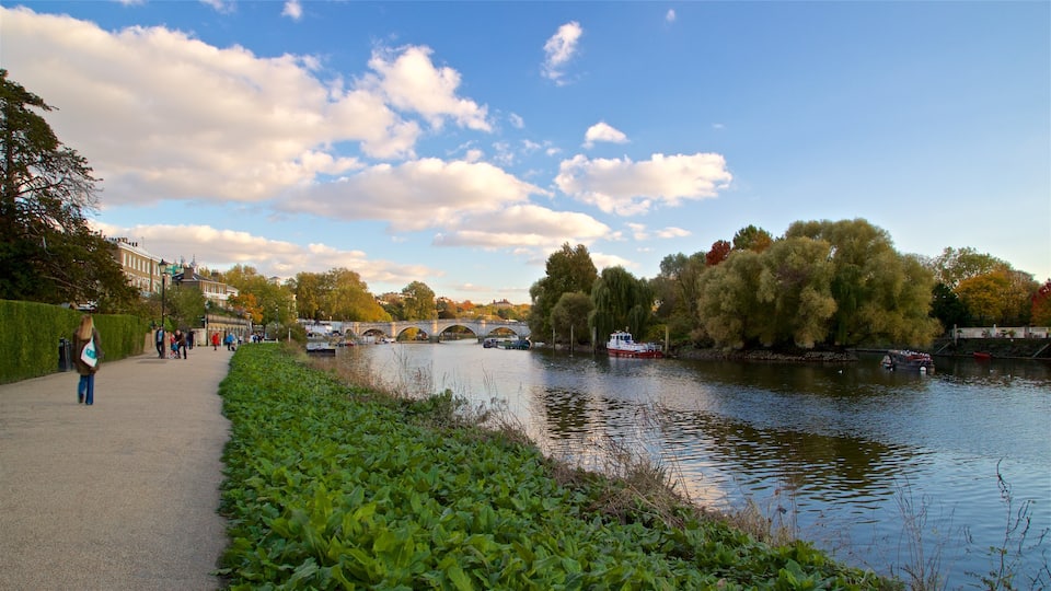 Richmond og byder på en flod eller et vandløb