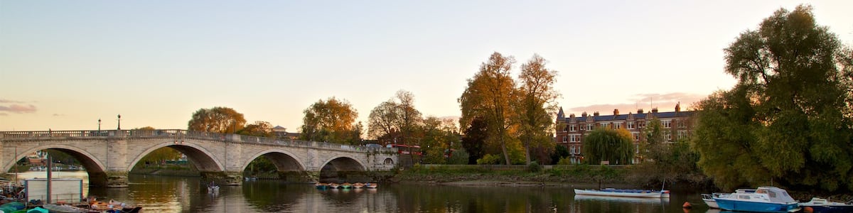 Richmond Bridge welches beinhaltet Fluss oder Bach, Sonnenuntergang und Brücke