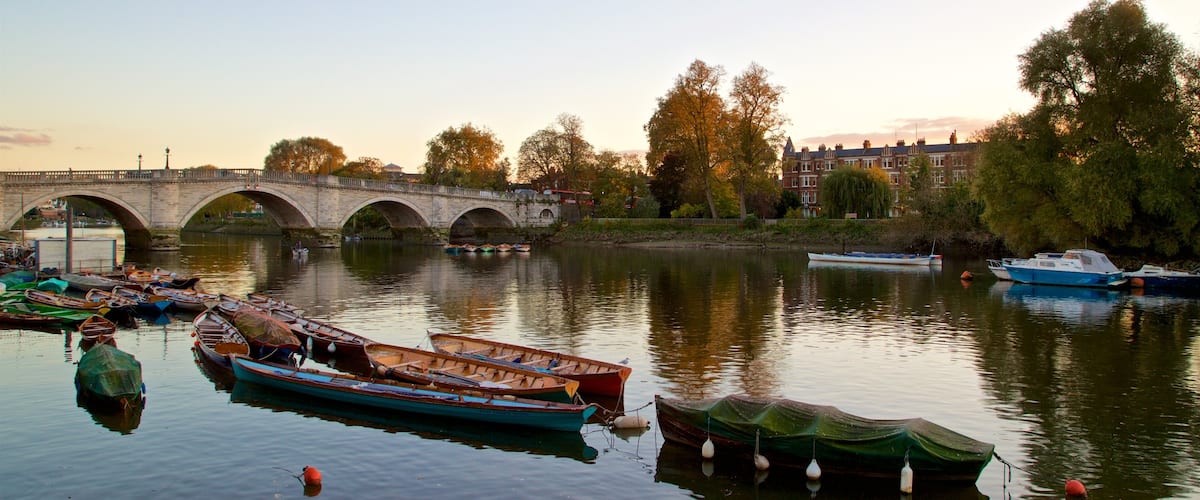 Richmond Bridge welches beinhaltet Fluss oder Bach, Sonnenuntergang und Brücke