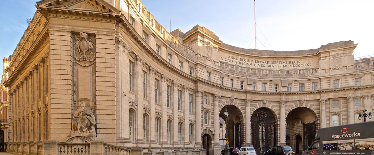 Admiralty Arch which includes heritage architecture