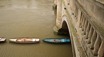 Pont de Richmond montrant rivière ou ruisseau et pont