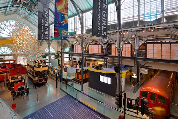 London Transport Museum welches beinhaltet Innenansichten
