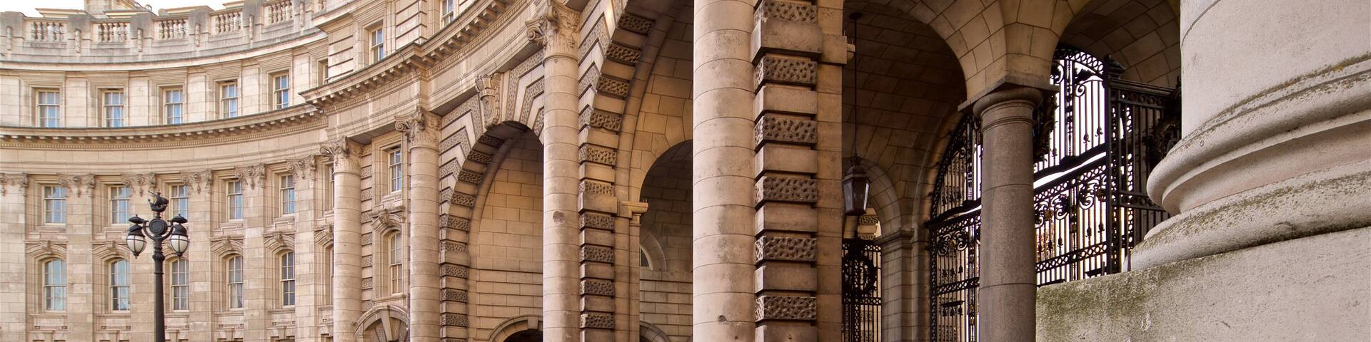 Admiralty Arch featuring heritage architecture