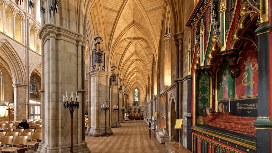 Southwark Cathedral showing a church or cathedral, interior views and heritage elements