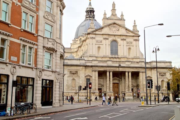 Brompton Oratory which includes heritage architecture
