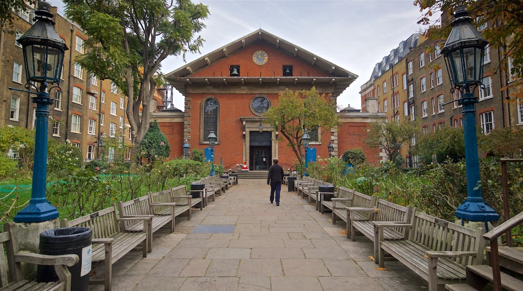 St. Paul\'s Church mit einem Garten sowie einzelner Mann