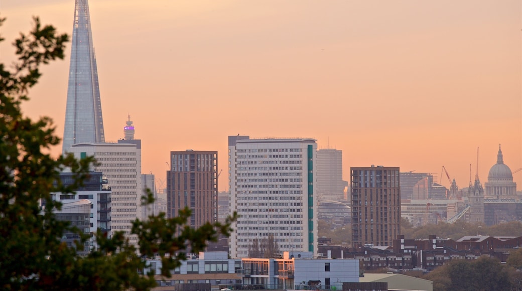 Greenwich Park das einen Sonnenuntergang, Stadt und Landschaften