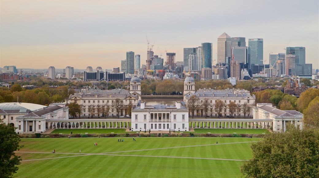 Greenwich Park showing a sunset, heritage architecture and a city