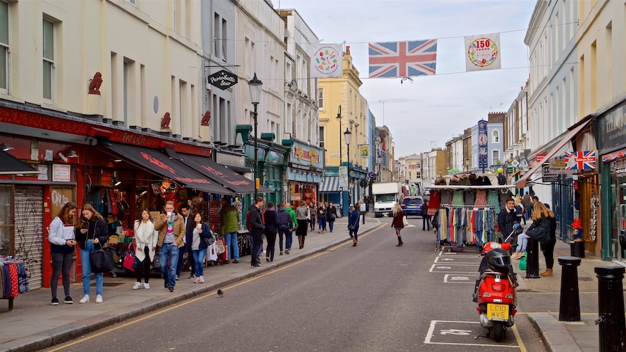 Marché de Portobello Road qui includes scènes de rue aussi bien que petit groupe de personnes